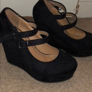 Black Wedges
